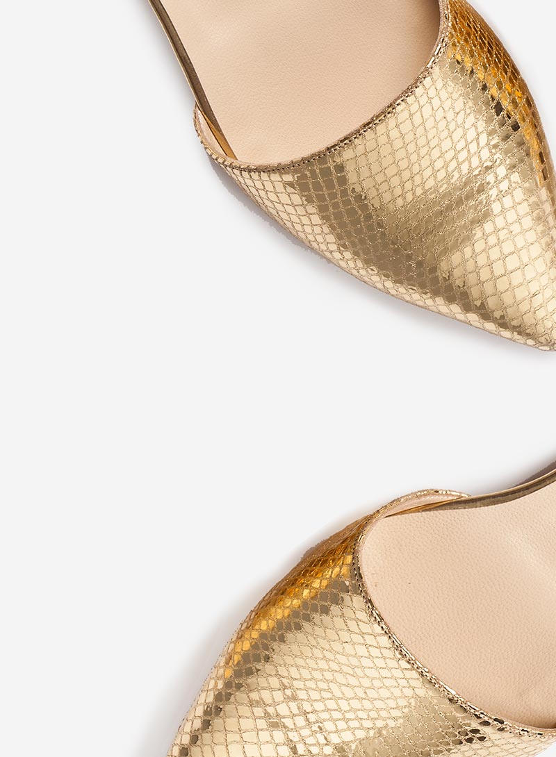 Golden Sandals – Onea